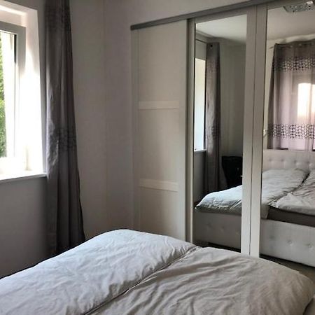 Velden View Ferienwohnung Mit Grosser Sonnenterrasse Und See- Und Karawankenblick فيلدين ام ورثرسي المظهر الخارجي الصورة