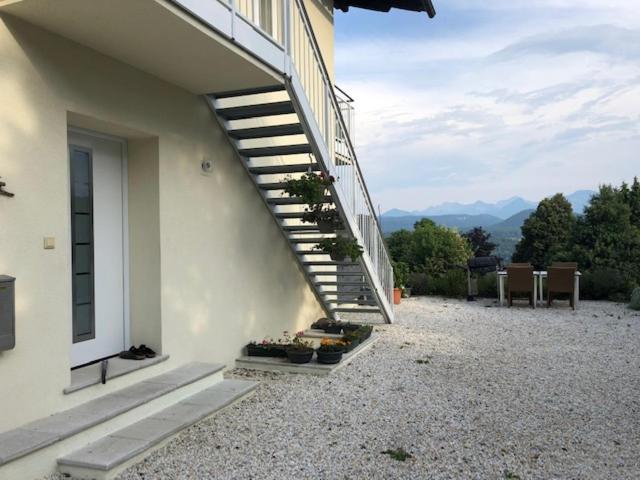 Velden View Ferienwohnung Mit Grosser Sonnenterrasse Und See- Und Karawankenblick فيلدين ام ورثرسي المظهر الخارجي الصورة